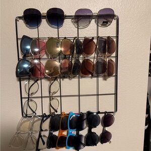 Wall-Mounted Sunglasses Organizer - Black